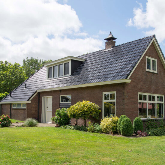 Dakrenovatie woonboerderij Blesijke